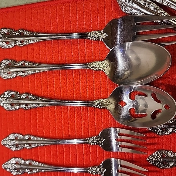 Wallace Set 18/10 Stainless Steel Flatware 27 Piece - Picture 2 of 6